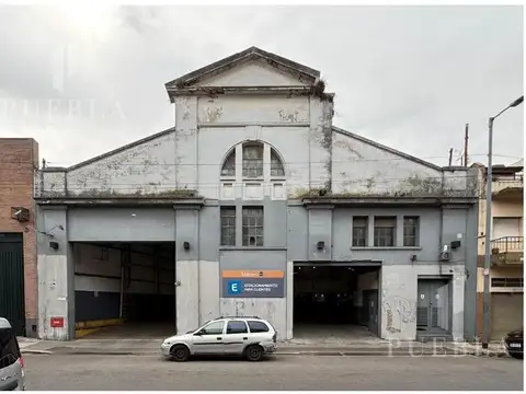 Local con estacionamiento, Barracas, CABA