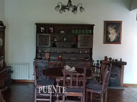 Casa en Venta con 3 cocheras
