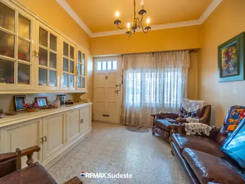 Casa 3 ambientes con 2 baños