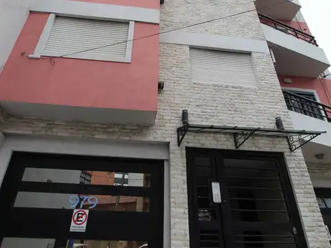 OPORTUNIDAD 2 AMBIENTES CON COCHERA FRENTE ESCUCHA OFERTA