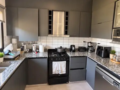 Depto Tipo Casa en Alquiler de 4 ambientes
