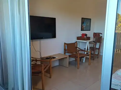 Alquiler departamento Monoambiente con cochera en Del Viso