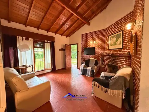 Casa 4 ambientes con 2 baños
