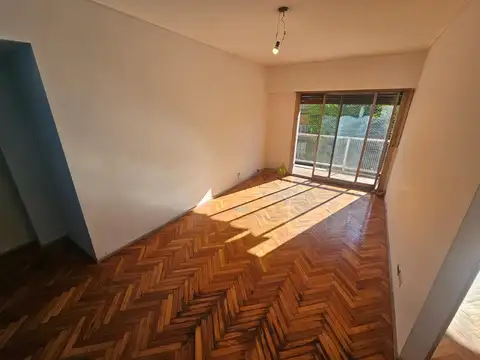 Alquiler - 2 ambientes - Al frente con balcón - Caballito