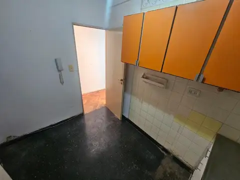 Alquiler - 2 ambientes - Al frente con balcón - Caballito