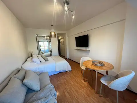 Impecable Monoambiente Marcelo T 900. Muy luminoso 