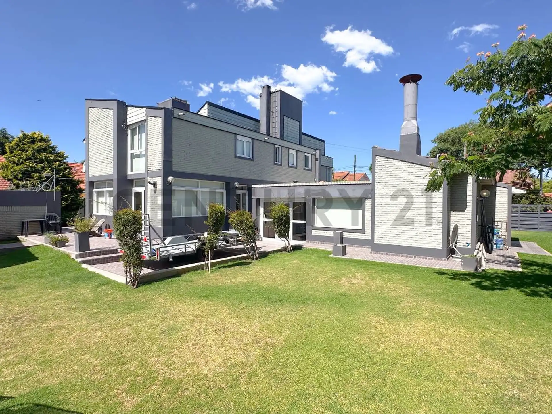 CASA 5 AMBIENTES C/PISCINA Y QUINCHO, ZONA CONSTITUCION