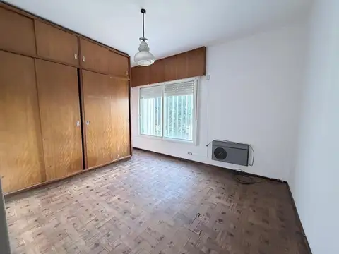 Casa 6 ambientes con 2 baños