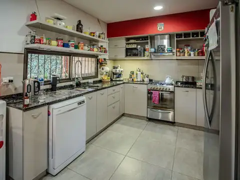 Casa en Venta con 4 cocheras