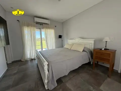 Casa 5 ambientes con 4 baños