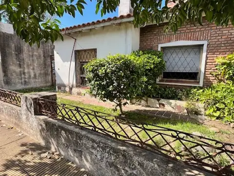 VENTA CASA 4 AMB. EN PALOMAR