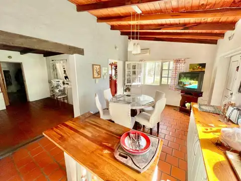 Casa 4 ambientes con 2 baños