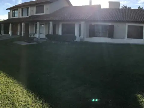 Casa 4 Dormitorios en Venta en Pinamar Zona Norte Playa