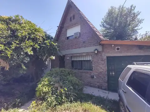 VENTA CASA  3 AMBIENTES JARDIN COCHERA PILAR 