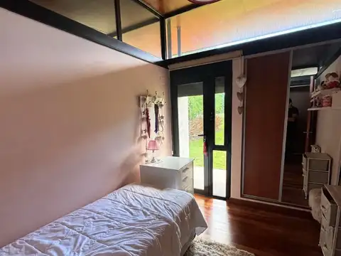 Casa en Alquiler con 2 cocheras