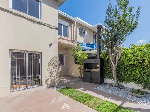 Venta casa pocitos 2 dorms, cochera y patio 