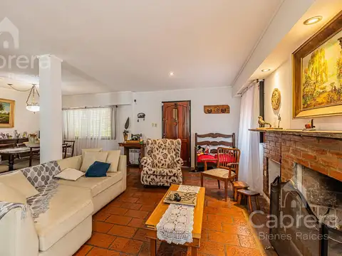 Casa en Venta con 3 cocheras