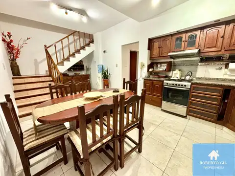 Casa 5 ambientes con 2 baños