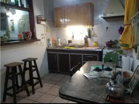 VENTA CASA 3 AMBIENTES EN MORON, APTO CREDITO