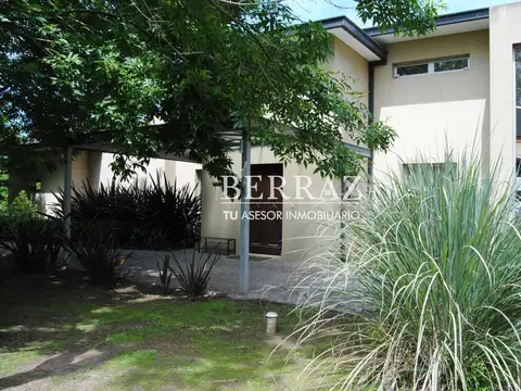 Casa Venta 6 ambientes en San Francisco CC Manzanares a la laguna lote de 2370 m2