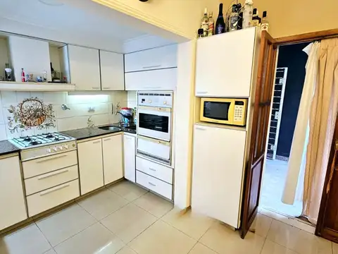 Casa 6 ambientes con 4 baños