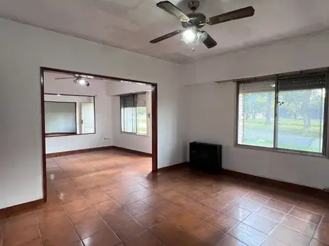 Depto Tipo Casa 4 ambientes con 2 baños