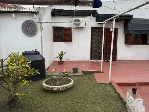 Casa en venta - 2 Dormitorios 2 Baños - 304Mts2 - Berisso