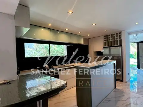 Casa en Venta con 1 cochera