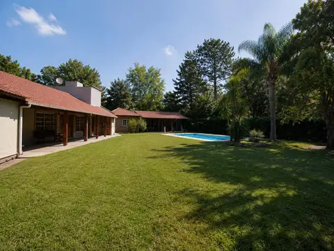 Casa 7 ambientes con 2 baños