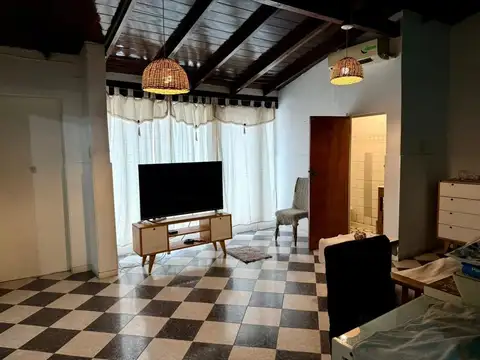 Venta PH 4 ambs. Exc. Ubicación. Quincho y Patio