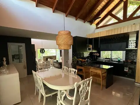 Casa 11 ambientes con 3 baños