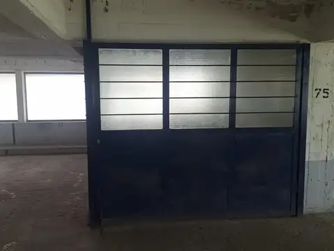 EXCELENTE COCHERA CON CERRAMIENTO ZONA SHOPPING ALDREY