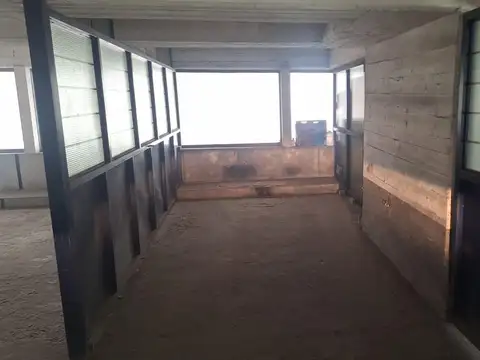 EXCELENTE COCHERA CON CERRAMIENTO ZONA SHOPPING ALDREY