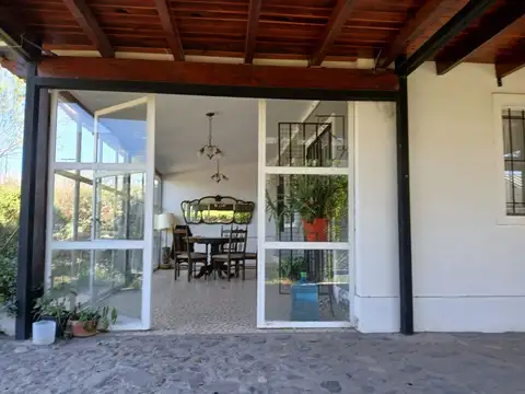 Casa en Alquiler con 1 cochera
