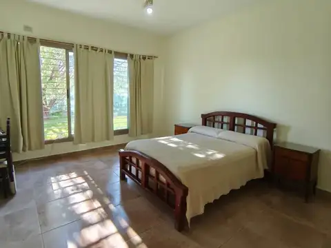 Casa en Venta con 3 cocheras