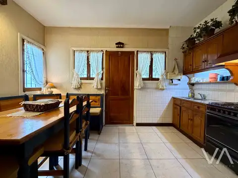Chalet con 3 dormitorios. Patio. Los Troncos.
