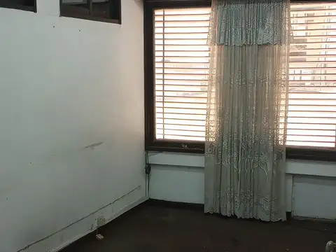 Oficina de 76 mts Excelente Ubicacion/ Planta Libre, 1 privado  y 3 Baños
