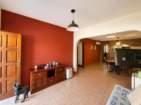 Casa 5 ambientes con 2 baños