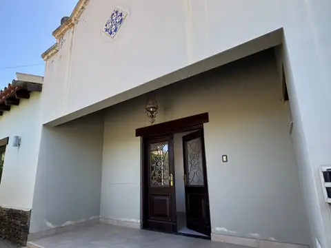 Casa 7 ambientes con 2 baños