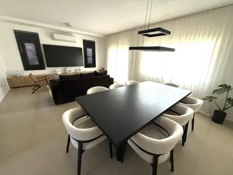 Casa 6 ambientes con 3 baños