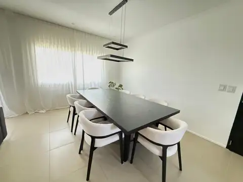 Casa 6 ambientes con 3 baños