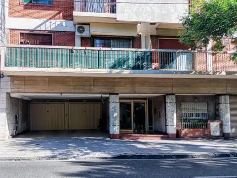 Venta 3 ambientes con cochera Flores