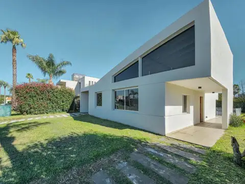 Av. Fuerza Aerea 4204