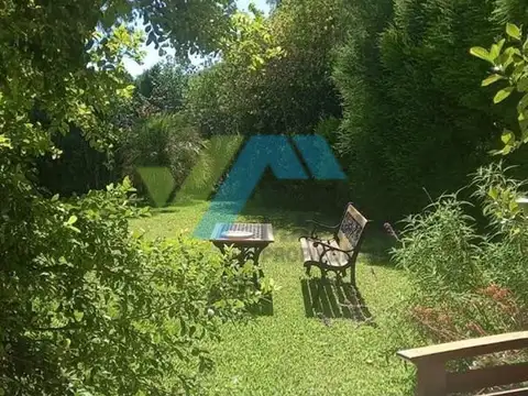 Casa en Venta con 3 cocheras