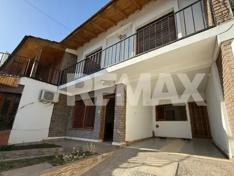 ALQUILER CASA 3 DORMITORIOS CON COCHERA 