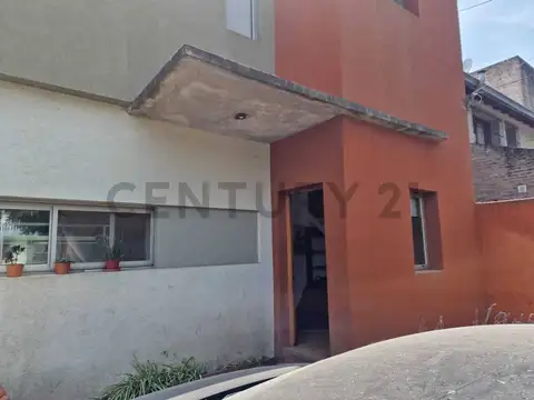 CASA TIPO DÚPLEX EN VENTA EN GONNET