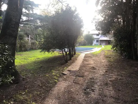 Venta Casa 6 amb. 1.500 M2 c/ escritura en Los Plátanos Berazategui