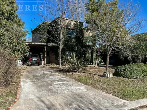 Casa en Venta con 4 cocheras