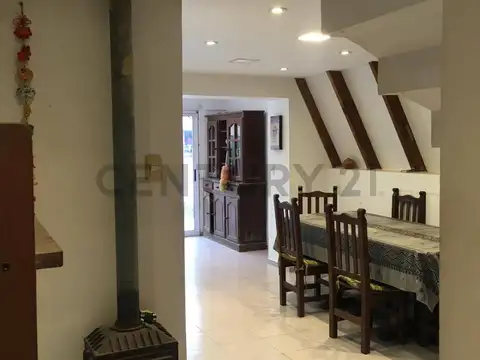 Casa 6 ambientes con 2 baños