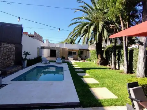 Casa 3 Ambientes Pileta Jardín Garage Villa Luzuri